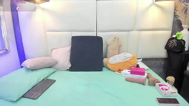 Snapshot of Martina_armos chatting on 05-11-26, 01:28 Martina armos online show from 05-11-26, 01:28