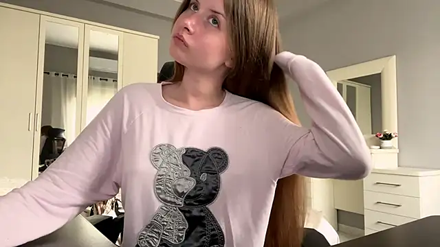 Snapshot of Iuckystar19 chatting on 02-02-26, 12:48 Iuckystar19 online show from 02-02-26, 12:48