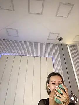 JuliaColemann online show from 04-17-26, 12:08