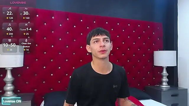 Snapshot of Logan_Woods chatting on 02-05-26, 10:03 Logan Woods online show from 02-05-26, 10:03