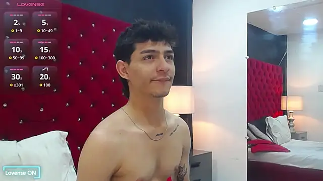 Snapshot of Logan_Woods chatting on 02-10-26, 09:41 Logan Woods online show from 02-10-26, 09:41