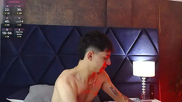 Snapshot of Logan_Woods chatting on 02-27-26, 12:27 Logan Woods online show from 02-27-26, 12:27