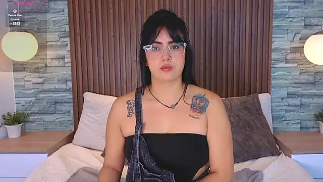 Snapshot of vicky_grey chatting on 02-18-26, 12:34 vicky grey online show from 02-18-26, 12:34