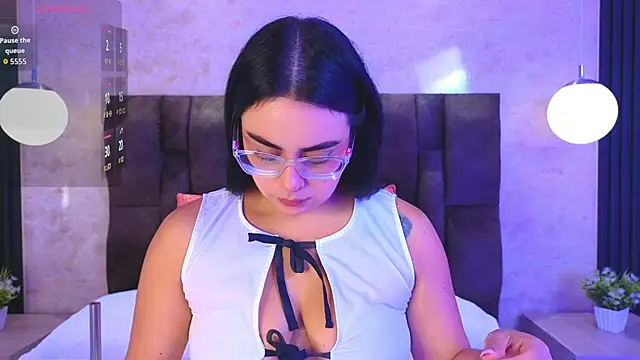 Snapshot of vicky_grey chatting on 04-23-26, 12:29 vicky grey online show from 04-23-26, 12:29