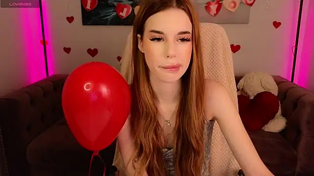 Snapshot of Anna_Lumina chatting on 02-13-26, 09:00 Anna Lumina online show from 02-13-26, 09:00