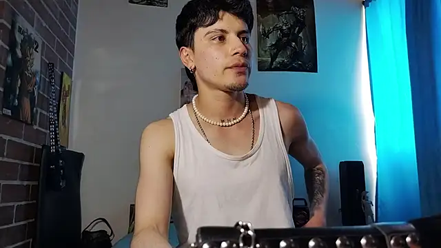 Snapshot of PaulDamico chatting on 05-11-26, 06:27 PaulDamico online show from 05-11-26, 06:27