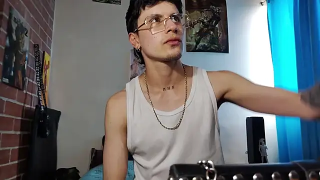 Snapshot of PaulDamico chatting on 05-15-26, 04:14 PaulDamico online show from 05-15-26, 04:14