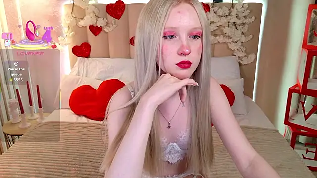 Snapshot of Sia_Hart chatting on 02-15-26, 12:03 Sia Hart online show from 02-15-26, 12:03