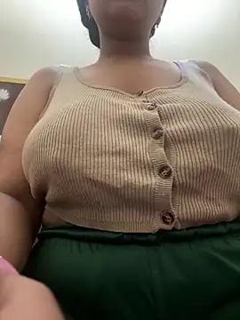 Snapshot of Real_Roma chatting on 02-23-26, 10:18 Real Roma online show from 02-23-26, 10:18