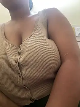 Snapshot of Real_Roma chatting on 02-24-26, 09:13 Real Roma online show from 02-24-26, 09:13