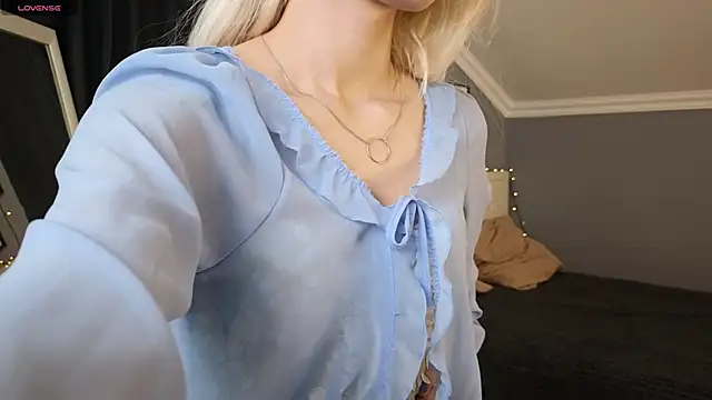 Naomi Demio online show from 04-01-26, 01:41