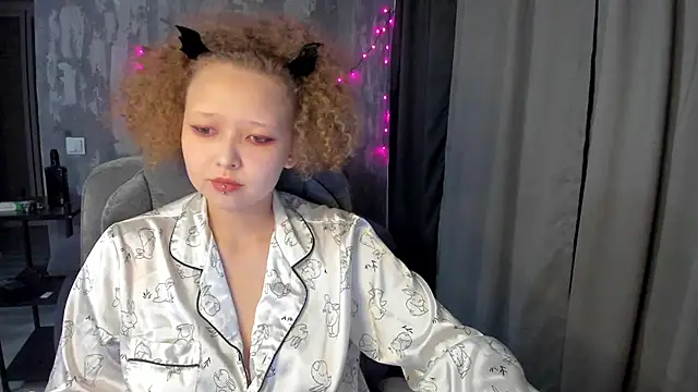 Snapshot of Senya_Sol chatting on 06-27-26, 10:37 Senya Sol online show from 06-27-26, 10:37