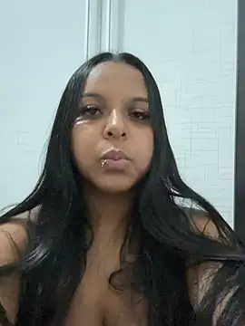 Snapshot of bella_255 chatting on 03-29-26, 11:16 bella 255 online show from 03-29-26, 11:16