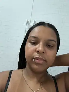 Snapshot of bella_255 chatting on 04-07-26, 01:00 bella 255 online show from 04-07-26, 01:00