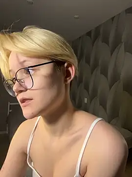 Snapshot of LuunaDorean chatting on 01-18-26, 11:52 LuunaDorean online show from 01-18-26, 11:52