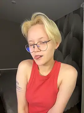 Snapshot of LuunaDorean chatting on 02-02-26, 11:58 LuunaDorean online show from 02-02-26, 11:58