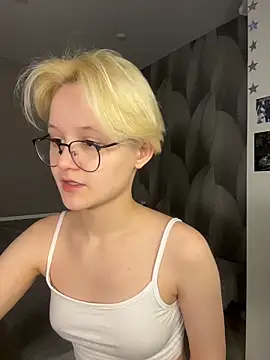 Snapshot of LuunaDorean chatting on 02-04-26, 10:04 LuunaDorean online show from 02-04-26, 10:04