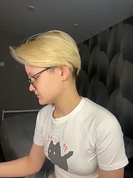 Snapshot of LuunaDorean chatting on 02-13-26, 06:20 LuunaDorean online show from 02-13-26, 06:20