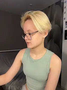 Snapshot of LuunaDorean chatting on 02-19-26, 06:31 LuunaDorean online show from 02-19-26, 06:31