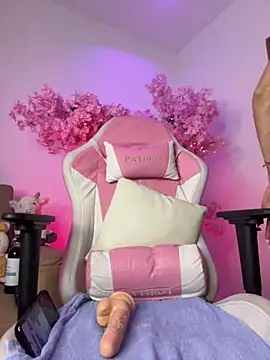 Snapshot of Doll_Luna_ chatting on 02-10-26, 03:21 Doll Luna online show from 02-10-26, 03:21