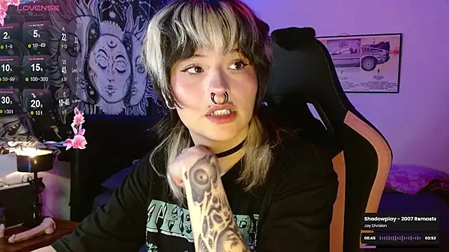 Snapshot of neena_nyx_ chatting on 02-01-26, 11:03 neena nyx online show from 02-01-26, 11:03