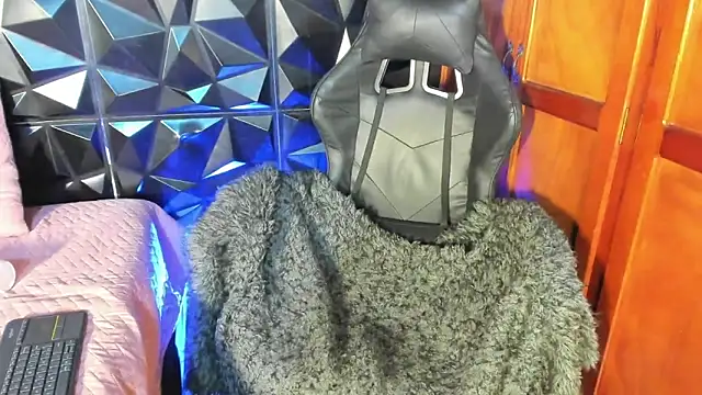 Snapshot of liia_marin chatting on 02-13-26, 04:08 liia marin online show from 02-13-26, 04:08