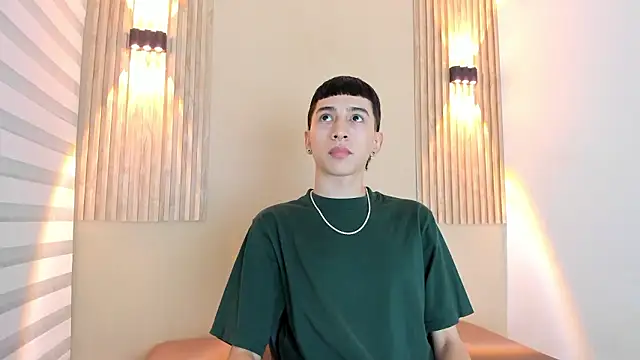 Snapshot of lian_cameron chatting on 02-05-26, 03:44 lian cameron online show from 02-05-26, 03:44