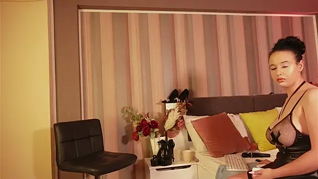 MavisReeve online show from 03-18-26, 04:37