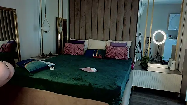 MavisReeve online show from 04-13-26, 10:43