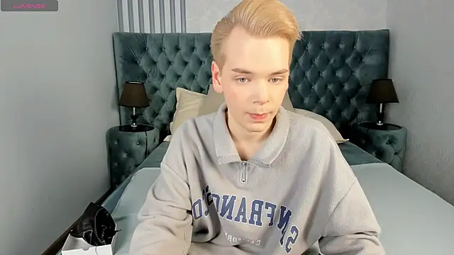 Snapshot of Je_Salvatore chatting on 02-07-26, 07:23 Je Salvatore online show from 02-07-26, 07:23