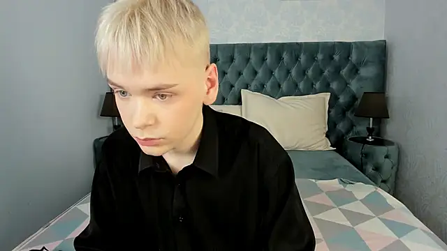 Snapshot of Je_Salvatore chatting on 02-19-26, 06:31 Je Salvatore online show from 02-19-26, 06:31