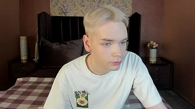 Snapshot of Je_Salvatore chatting on 02-28-26, 07:09 Je Salvatore online show from 02-28-26, 07:09