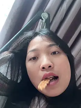 Snapshot of Lyn-be99 chatting on 02-06-26, 02:27 Lyn-be99 online show from 02-06-26, 02:27