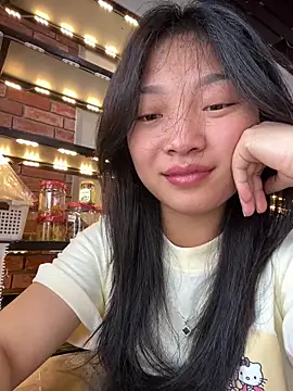 Snapshot of Lyn-be99 chatting on 05-07-26, 04:29 Lyn-be99 online show from 05-07-26, 04:29