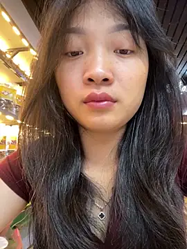 Snapshot of Lyn-be99 chatting on 06-17-26, 11:49 Lyn-be99 online show from 06-17-26, 11:49