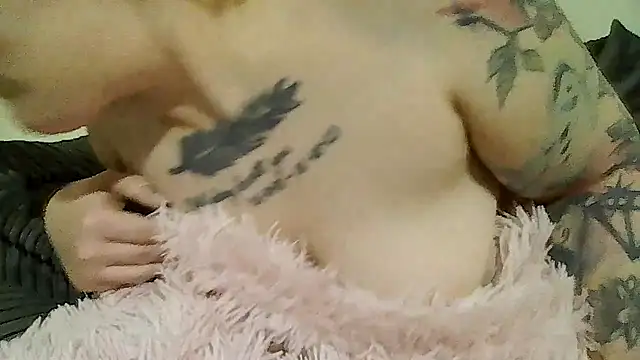 Snapshot of Tiara_XOX chatting on 02-16-26, 06:20 Tiara XOX online show from 02-16-26, 06:20