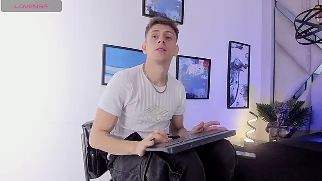 Snapshot of Jasper__jones chatting on 02-19-26, 01:51 Jasper jones online show from 02-19-26, 01:51