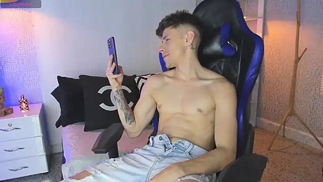 Snapshot of Jasper__jones chatting on 02-24-26, 02:04 Jasper jones online show from 02-24-26, 02:04