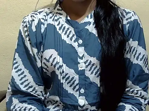 Snapshot of Khushi_v chatting on 02-08-26, 03:48 Khushi v online show from 02-08-26, 03:48