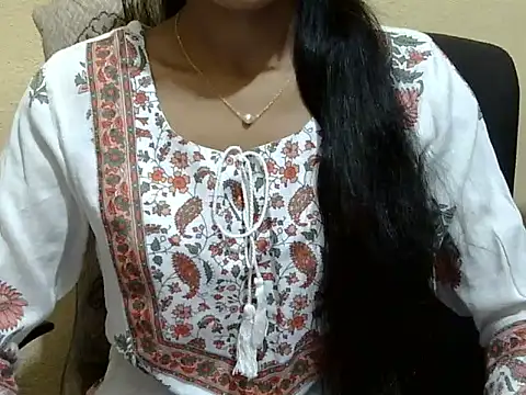 Snapshot of Khushi_v chatting on 02-16-26, 03:30 Khushi v online show from 02-16-26, 03:30