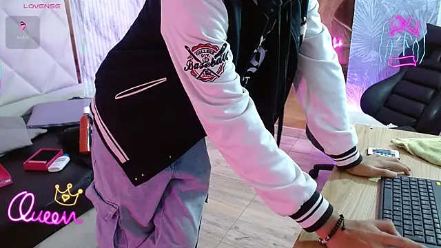 Snapshot of osamu_tay chatting on 02-05-26, 11:37 osamu tay online show from 02-05-26, 11:37