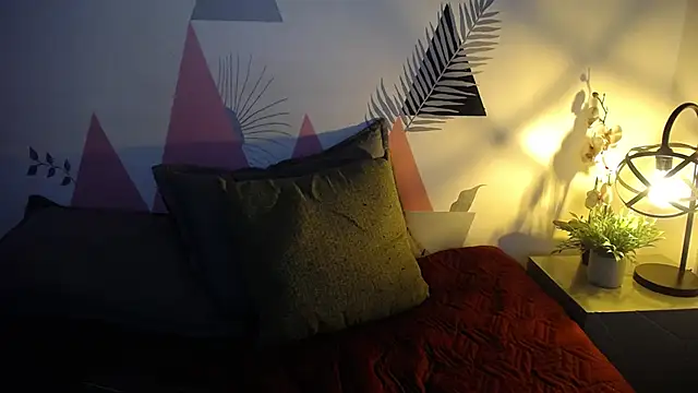 Snapshot of Minibombom chatting on 02-19-26, 12:56 Minibombom online show from 02-19-26, 12:56