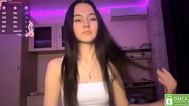 Snapshot of Kiaicatie chatting on 06-15-26, 05:04 Kiaicatie online show from 06-15-26, 05:04
