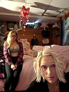 Snapshot of BeautifulFire23 chatting on 02-19-26, 04:25 BeautifulFire23 online show from 02-19-26, 04:25