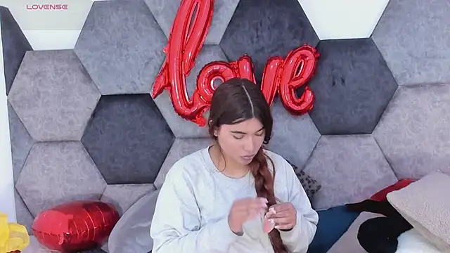 Snapshot of DulceJones chatting on 02-12-26, 08:15 DulceJones online show from 02-12-26, 08:15