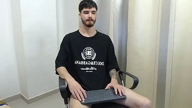 Snapshot of joseh0se chatting on 02-04-26, 02:06 joseh0se online show from 02-04-26, 02:06