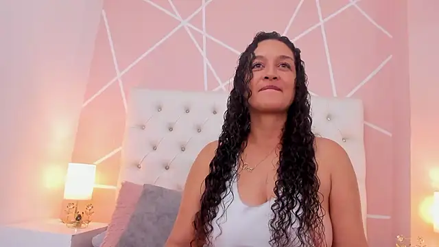 Snapshot of Rosalinda_77 chatting on 02-12-26, 12:11 Rosalinda 77 online show from 02-12-26, 12:11