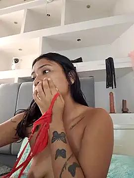 Snapshot of Layla_em chatting on 02-22-26, 02:37 Layla em online show from 02-22-26, 02:37