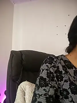 Snapshot of _aish_a chatting on 02-11-26, 08:25 aish a online show from 02-11-26, 08:25