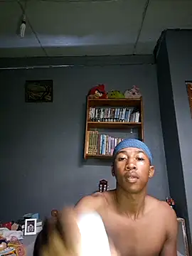 Snapshot of Peterveero12 chatting on 03-18-26, 04:32 Peterveero12 online show from 03-18-26, 04:32